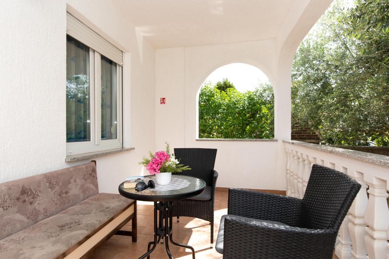 Adria-Holiday House With A Private Pool In Krk Kornić Exterior foto